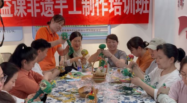 豪瑞优配 宁夏青铜峡市总工会端午非遗手工课“圈粉”职工